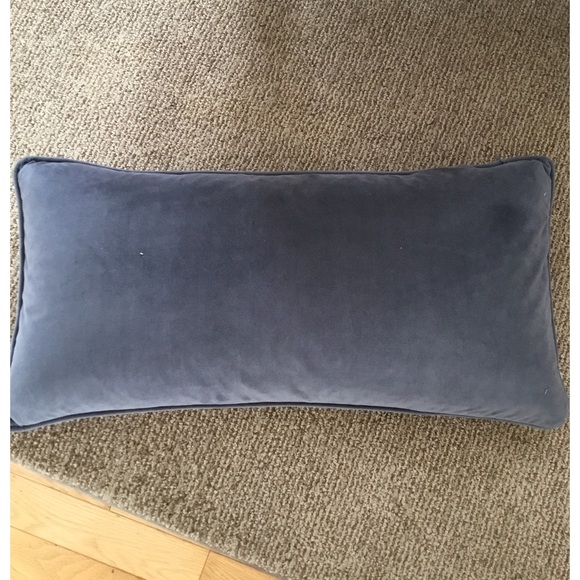 Decorative pillow - Picture 2 of 3